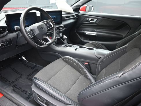 Used 2024 Ford Mustang Convertible RWD image 12