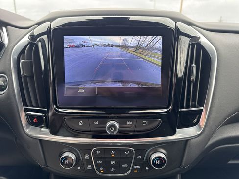 Used 2023 Chevrolet Traverse LT image 17