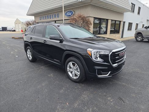 Used 2022 GMC Terrain SLE w/ Driver Convenience Package image 1