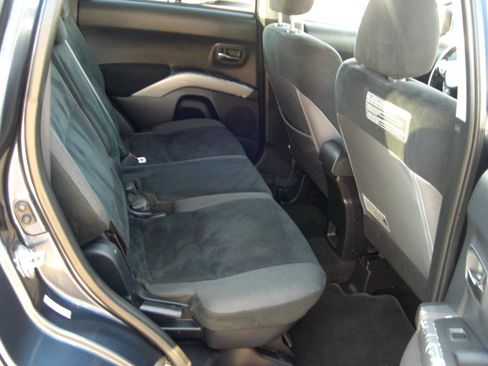 Used 2008 Mitsubishi Outlander XLS image 17