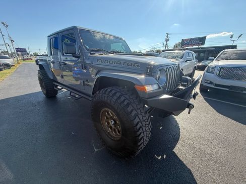Used 2020 Jeep Gladiator Overland AWD/4WD image 1