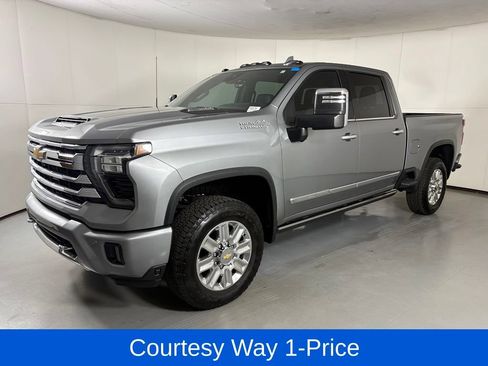Used 2025 Chevrolet Silverado 2500 High Country w/ Technology Package AWD/4WD image 5