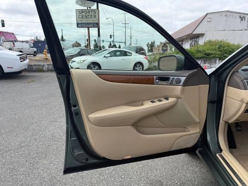 Used 2005 Lexus ES 330 w/ Preferred Accessory Pkg FWD image 9