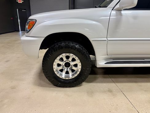 Used 2006 Lexus LX 470 4WD w/ Preferred Accessory Pkg image 13