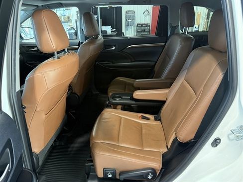 Used 2019 Toyota Highlander Limited image 14