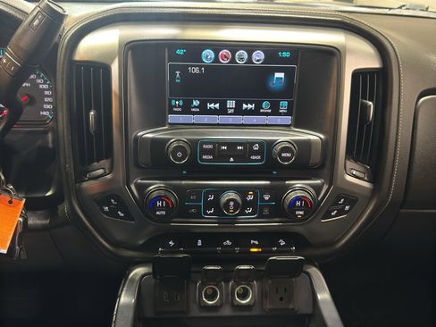 Used 2017 Chevrolet Silverado 1500 LTZ Z71 w/ Realtree Edition image 25