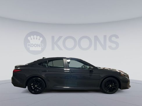 Used 2025 Toyota Camry SE FWD image 8