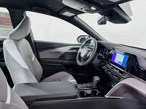 New 2026 Toyota Camry SE FWD image 32