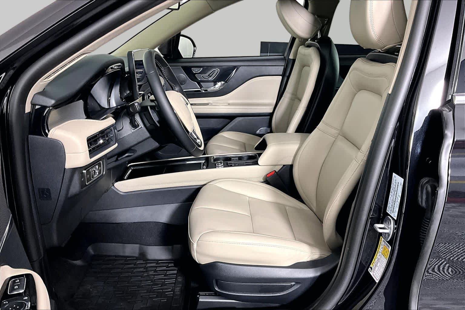 Used 2025 Lincoln Corsair FWD image 8