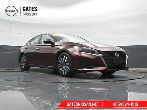 Used 2025 Nissan Altima 2.5 SV FWD image 37