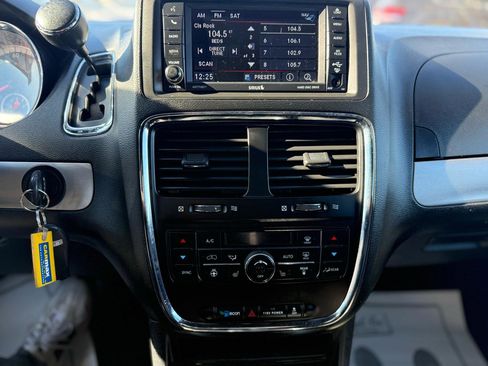 Used 2017 Dodge Grand Caravan GT FWD image 16