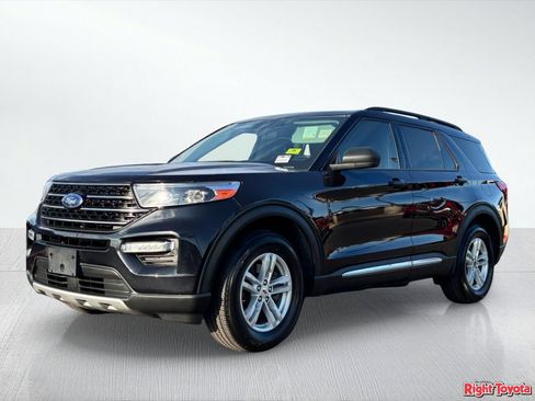 Used 2021 Ford Explorer XLT w/ Equipment Group 202A AWD/4WD image 2