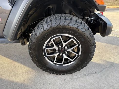 Used 2024 Jeep Wrangler Unlimited Rubicon image 35