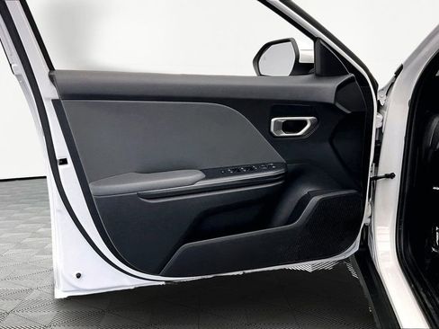 Used 2025 Kia K4 LXS image 23