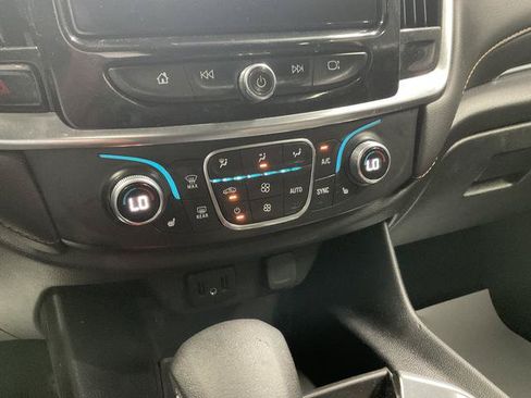 Used 2021 Chevrolet Traverse LT FWD image 16