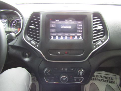 Used 2019 Jeep Cherokee Latitude Plus image 20