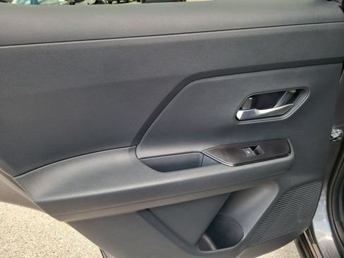 Certified 2026 Nissan Kicks SR FWD image 14