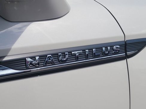 Certified 2020 Lincoln Nautilus Reserve w/ Equipment Group 201A AWD/4WD image 6