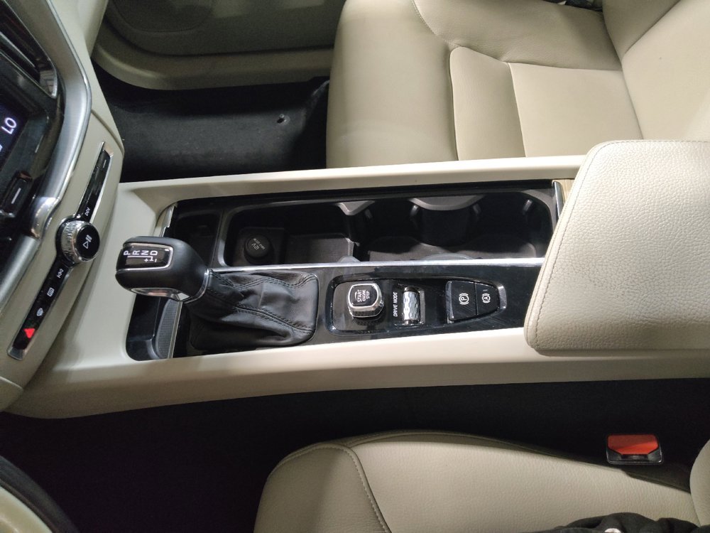 Used 2019 Volvo XC60 T5 Momentum w/ Premium Package AWD/4WD image 26