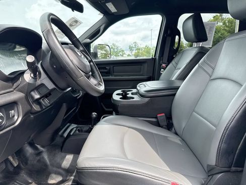 Used 2022 RAM 2500 Tradesman w/ Chrome Appearance Group AWD/4WD image 19