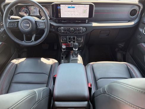 Used 2025 Jeep Wrangler Unlimited Rubicon AWD/4WD image 16