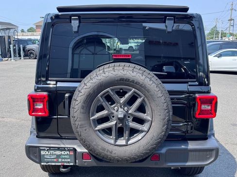 Used 2025 Jeep Wrangler Unlimited Sport AWD/4WD image 6
