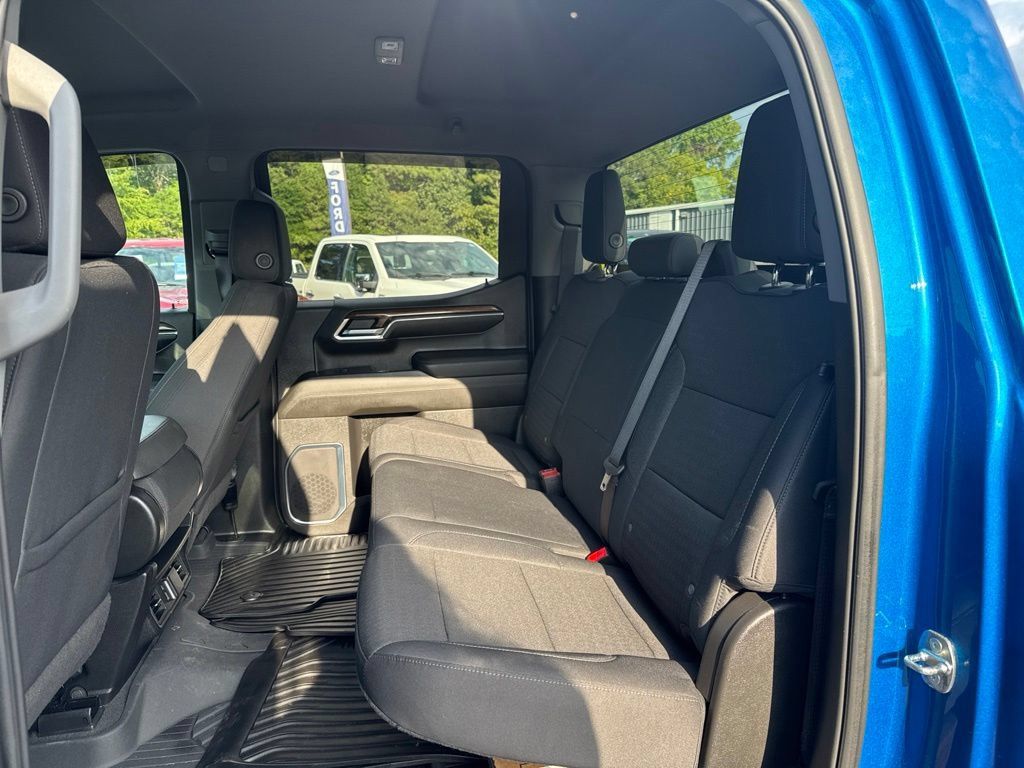 Used 2024 Chevrolet Silverado 1500 RST w/ Z71 Off-Road Package AWD/4WD image 11