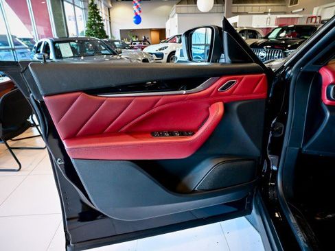 Used 2020 Maserati Levante image 16