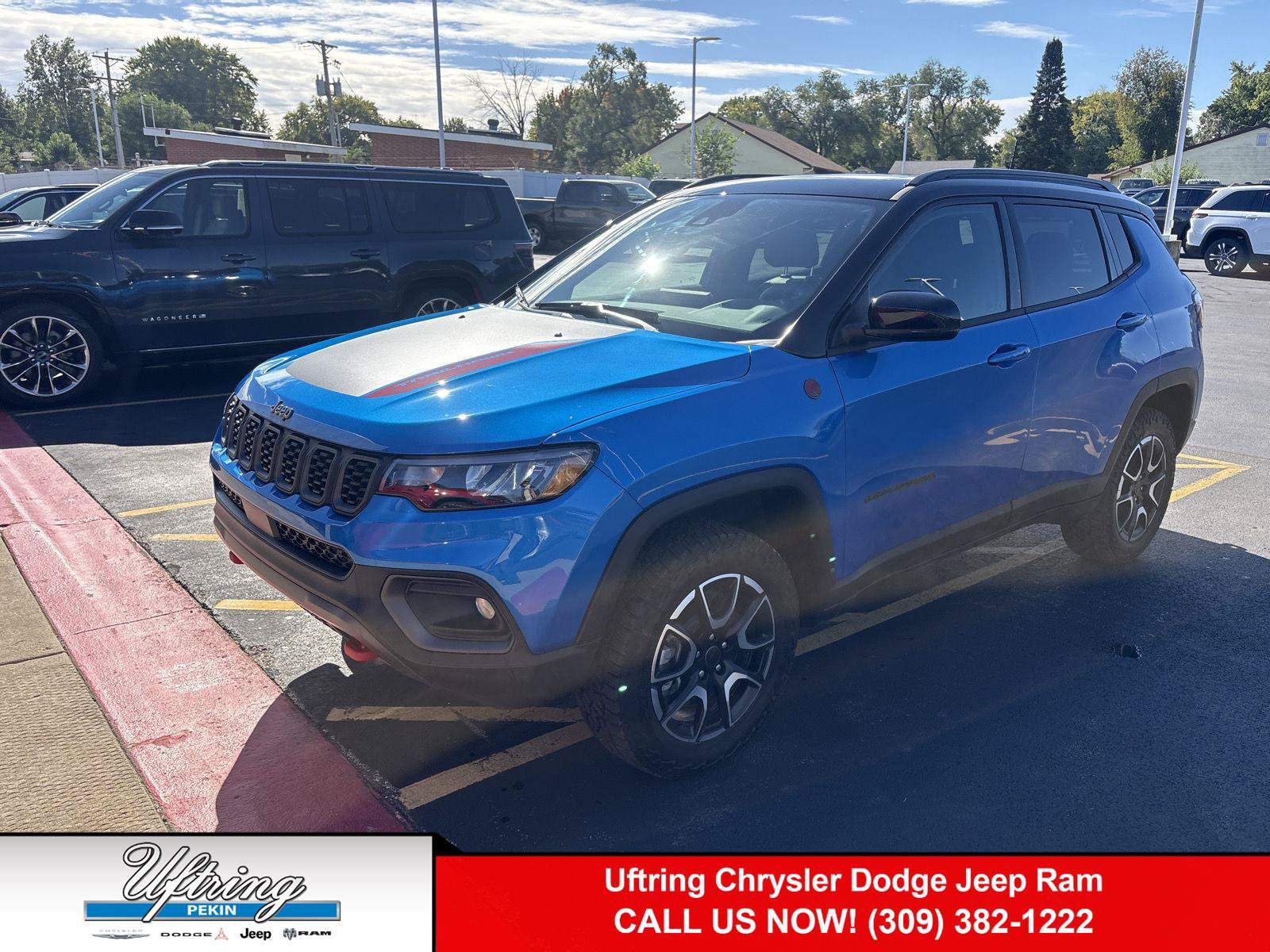 Used 2025 Jeep Compass Trailhawk w/ Sun & Sound Group AWD/4WD image 1