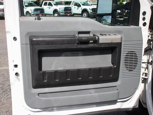 Used 2015 Ford F550 4x4 Crew Cab Super Duty image 15