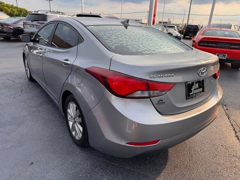 Used 2014 Hyundai Elantra SE w/ Option Group 02 FWD image 3