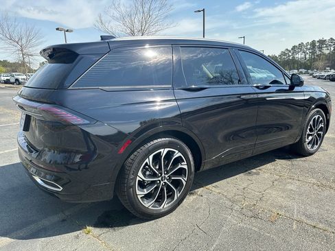 Used 2025 Lincoln Nautilus Reserve image 5