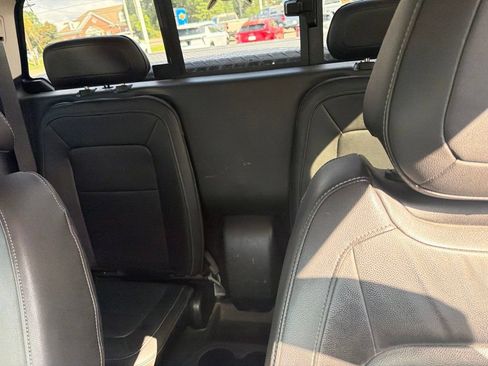 Used 2016 Chevrolet Colorado LT w/ Luxury Package, Chrome AWD/4WD image 8
