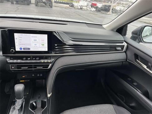 Used 2025 Toyota Camry LE image 13