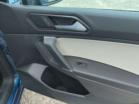 Used 2018 Volkswagen Tiguan SE w/ Panoramic Sunroof Package FWD image 35