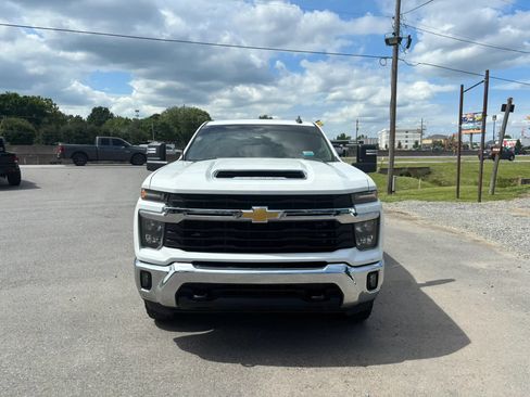 Used 2024 Chevrolet Silverado 2500 LT AWD/4WD image 2