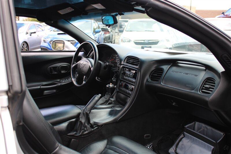 Used 1999 Chevrolet Corvette Coupe w/ Memory Pkg RWD image 19