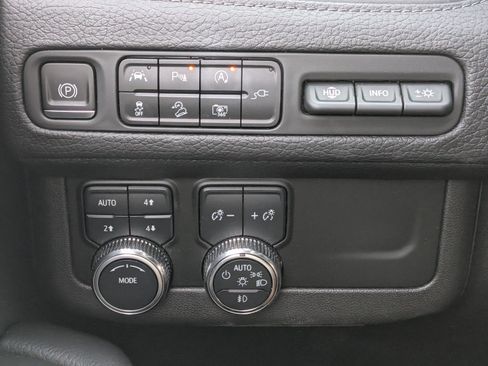 Certified 2022 GMC Yukon XL Denali AWD/4WD image 25