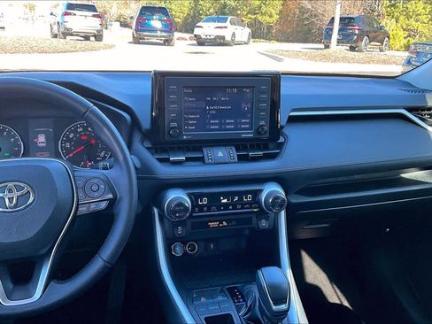 Used 2021 Toyota RAV4 XLE Premium image 6