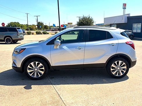 Used 2020 Buick Encore Preferred FWD image 2