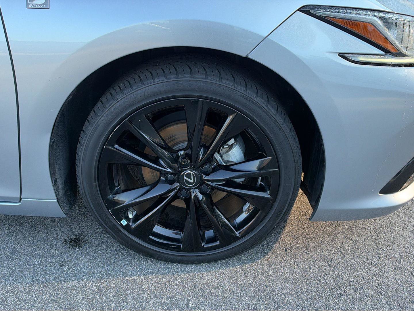 Used 2023 Lexus ES 350 F Sport w/ Accessory Package (Z1) FWD image 9
