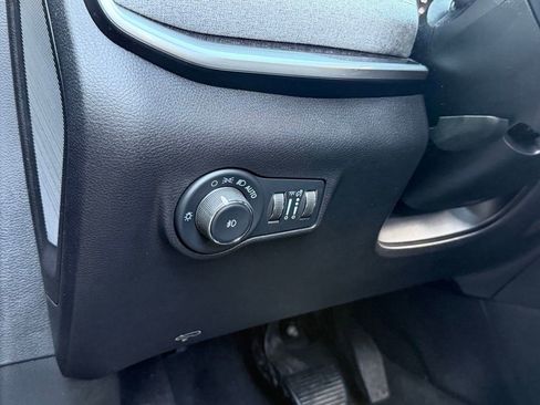 Used 2022 Jeep Compass Latitude AWD/4WD image 28