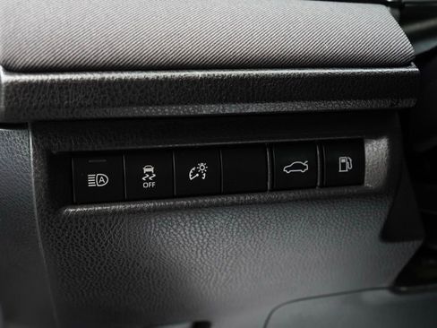 Used 2025 Toyota Camry LE image 12