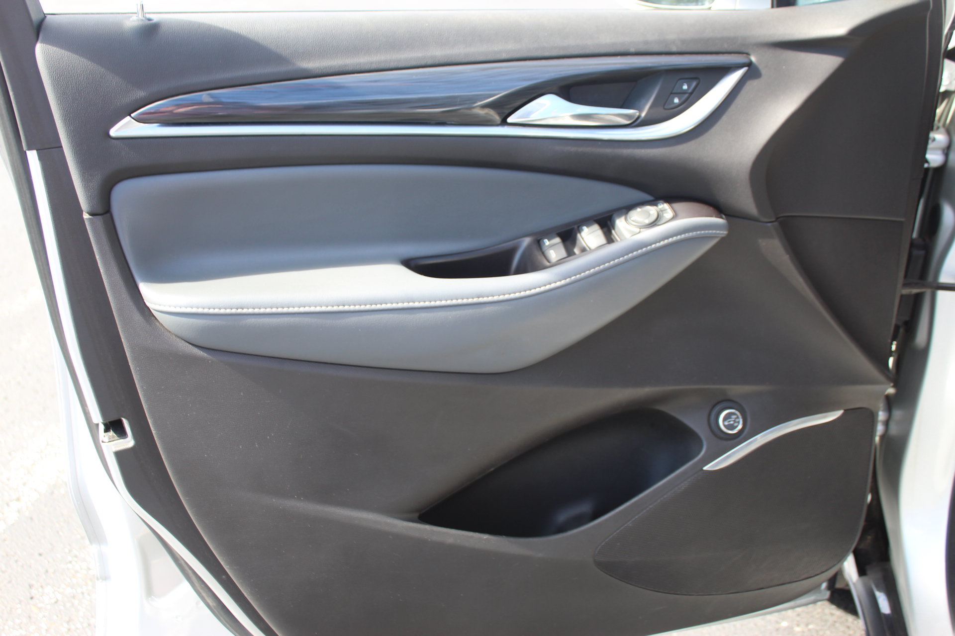 Used 2020 Buick Enclave Essence FWD image 11