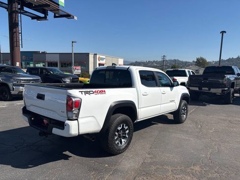 Used 2021 Toyota Tacoma TRD Off-Road image 5