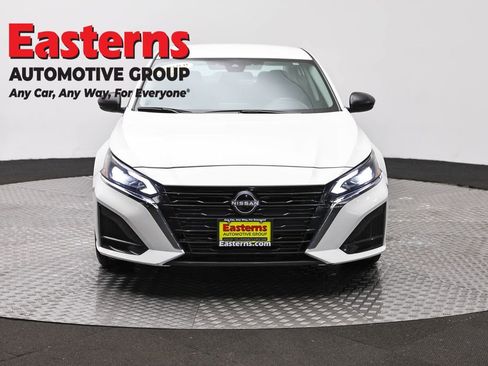 Used 2025 Nissan Altima 2.5 SV FWD image 2