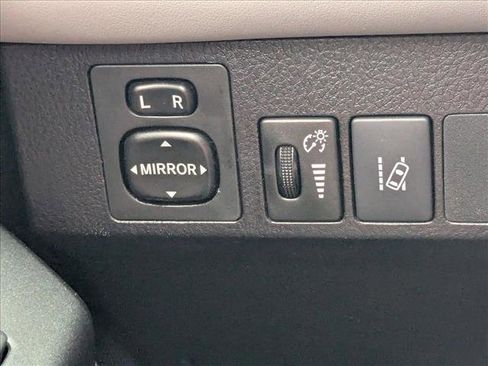 Used 2018 Toyota RAV4 XLE image 17