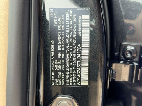 Certified 2026 Porsche Macan S AWD/4WD image 21