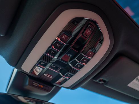 Certified 2026 Porsche Macan AWD/4WD image 21