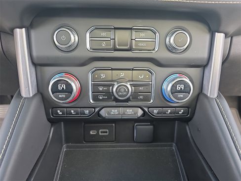 Used 2023 GMC Yukon SLT image 22